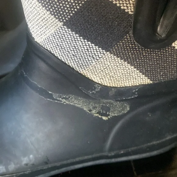 Burberry rain boots - Picture 3 of 7